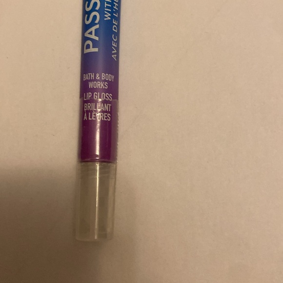 New With Tags Bath And Body Works Passionfruit With Coconut Oil Lip Gloss Tube - Picture 6 of 6